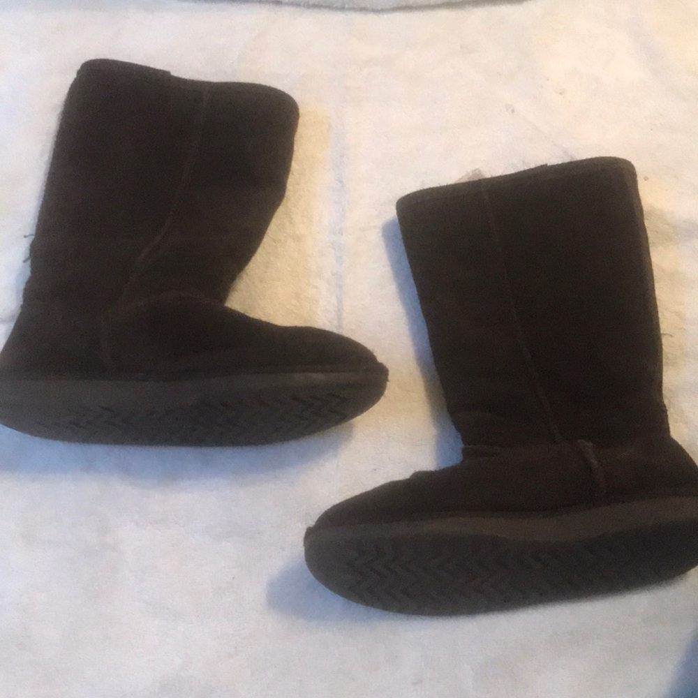 Brown boots with fur inside